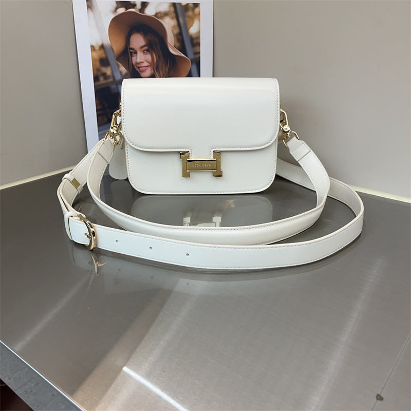 2025新款时尚油蜡皮小方包小众设计定型豆腐包纯色百搭单肩斜跨包