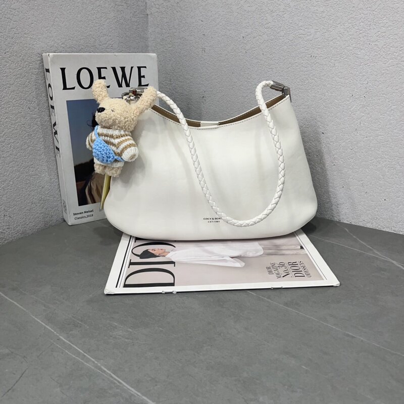 2026新款韩版时尚水桶包休闲纯色软皮编织背带腋下单肩包手提包女