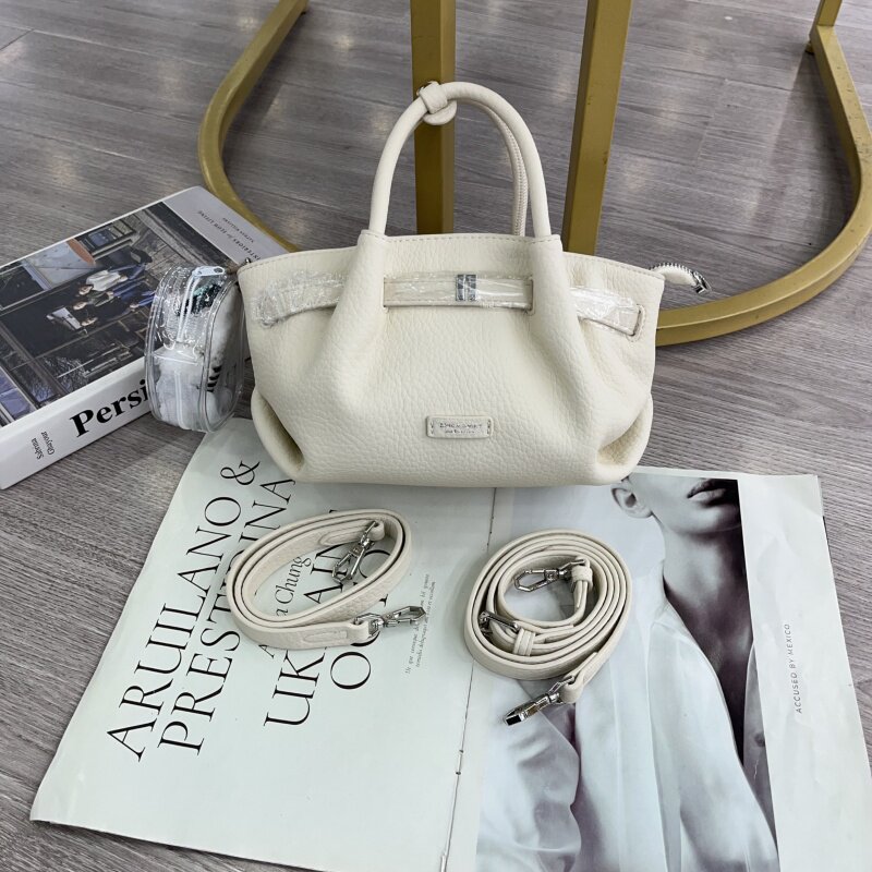 2026新款韩版荔枝纹软皮水桶包休闲皮带装饰手提包纯色单肩斜跨包