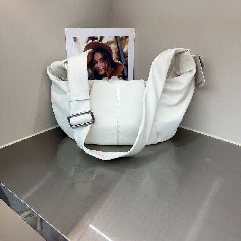 2026新款韩版饺子包休闲慵懒风大容量单肩包简约百搭宽带单肩斜跨