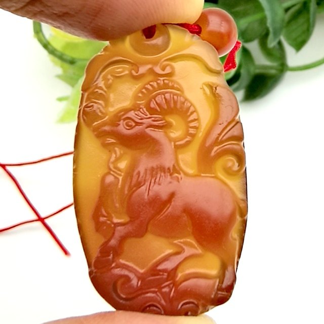 羊眉吐气天然红玉髓玛瑙生肖羊吊坠挂件本命佛一物一图A45-104