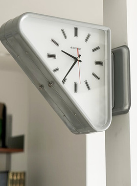 日本DULTON双面钟挂钟金属三角挂钟转角墙面时钟壁挂双面静音钟表