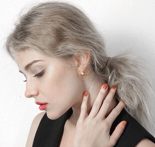 法国风情欧美螺旋转仿珍珠钛钢镀K金色优雅手作回形针耳钉耳环340