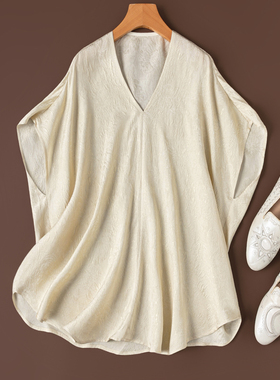 闪闪发光！奢美！米色立体金丝提花真丝V领蝙蝠袖宽松大码飘逸T恤