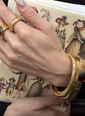 弹力仿红宝石宽版复古金属感手镯