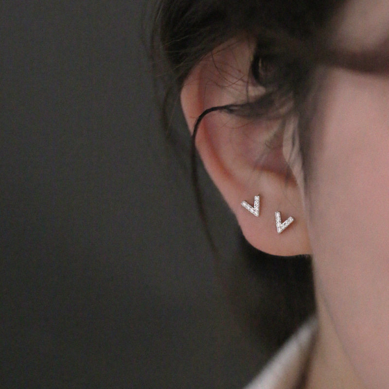 s925纯银v字母镶钻耳钉ins风设计感高级简约韩版小众气质冷淡风潮