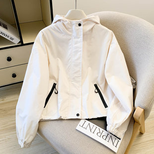 小个子短款冲锋衣外套女秋季薄款夹克初高中学生宽松工装连帽风衣