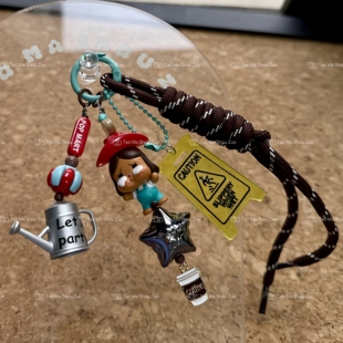 泡泡玛特正版 baby车钥匙链手机挂绳原创包包挂件 抱抱哭娃异色cry