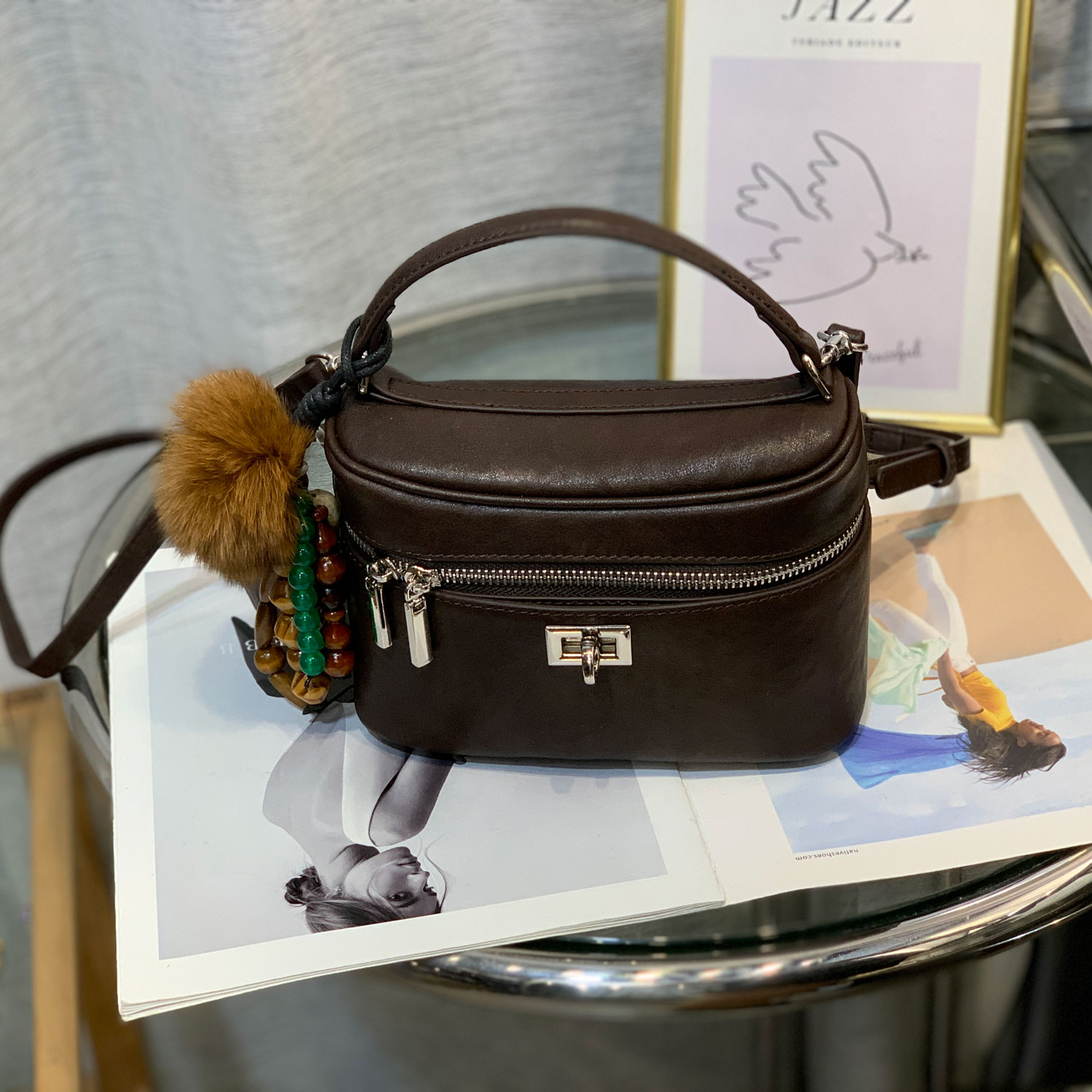 2025秋冬新款迷你盒子包精致牛皮小方包手提单肩斜挎女包毛球挂件