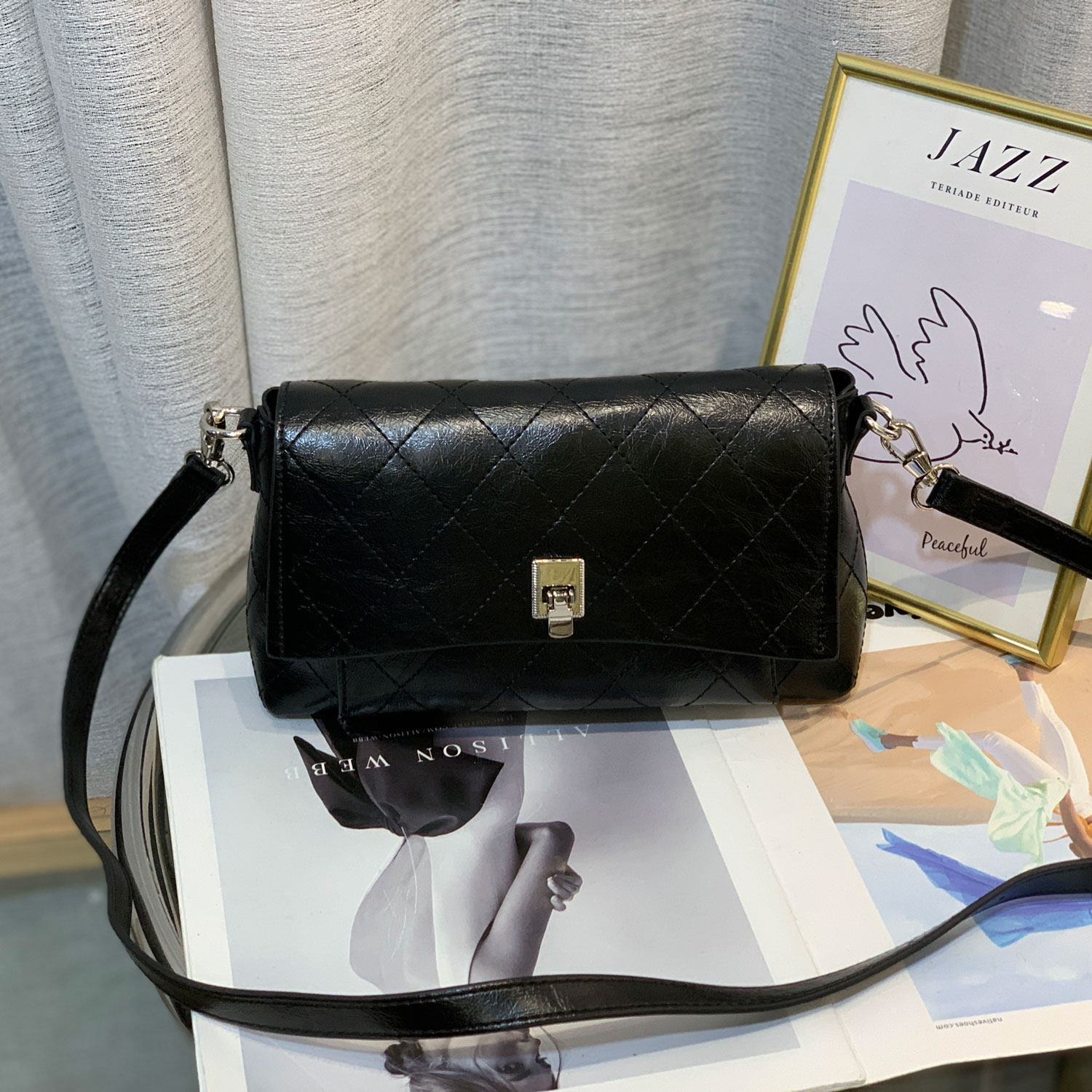 2026新款春夏百搭牛皮小方包女复古锁扣菱格单肩包高级斜挎腋下包