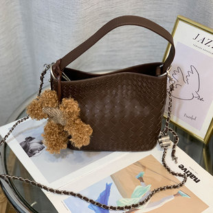 秋冬新款编织小羊皮迷你托特包女时尚百搭单肩斜挎包配挂件手提包