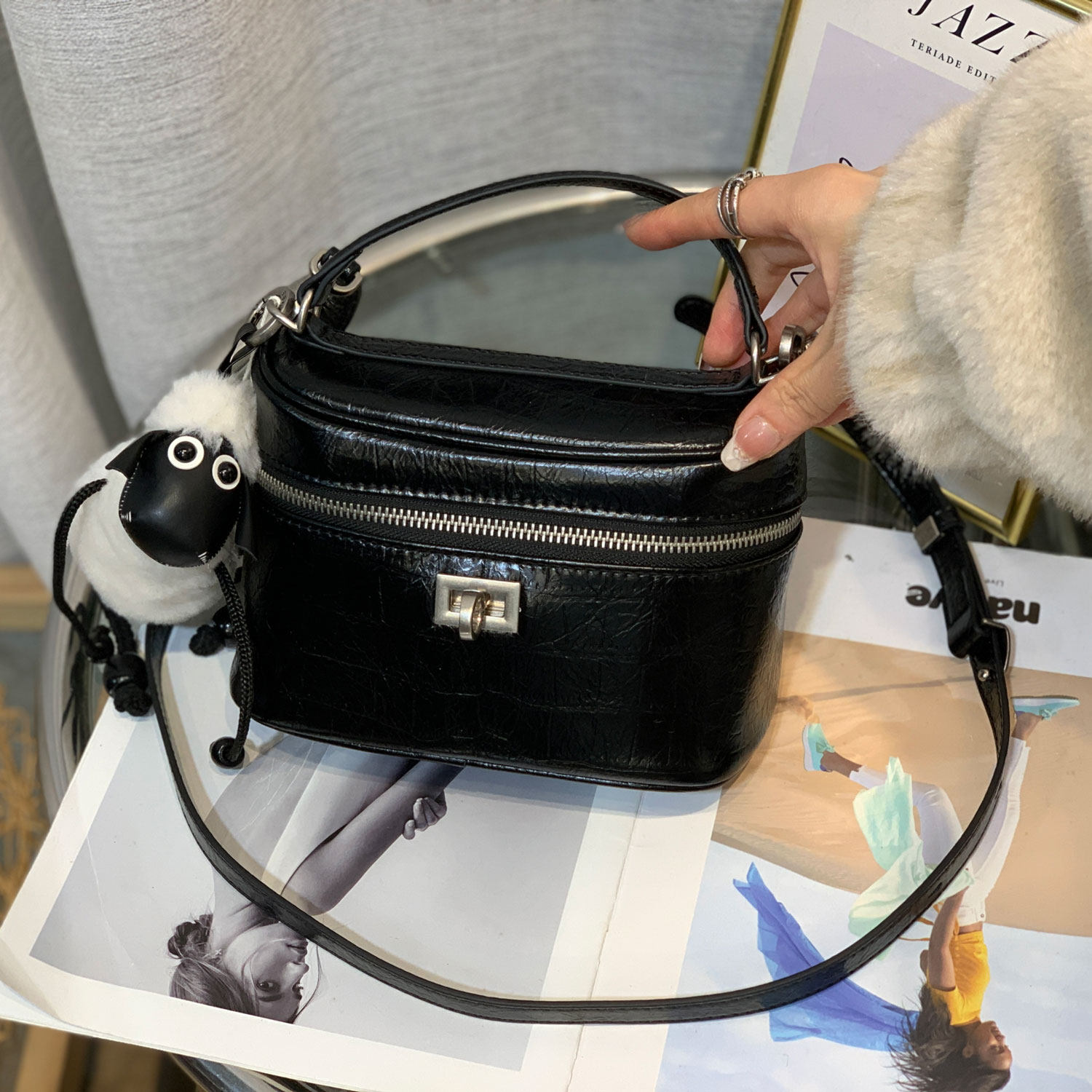 2026新款鳄鱼纹小牛皮盒子包女迷你手提斜挎包拉链小方包毛球挂件,箱包皮具/热销女包/男包,通用款女包,淘宝优惠券,粉丝福利购,淘宝优惠卷