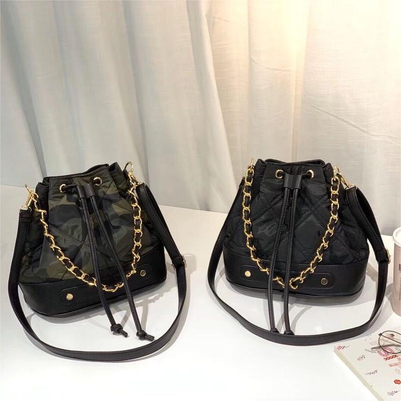 大容量休闲链条斜挎水桶包