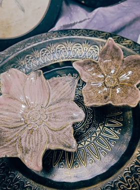 手作陶瓷高脚花朵造型装饰摆件烛台孤品两件套（小的有磕碰）特价