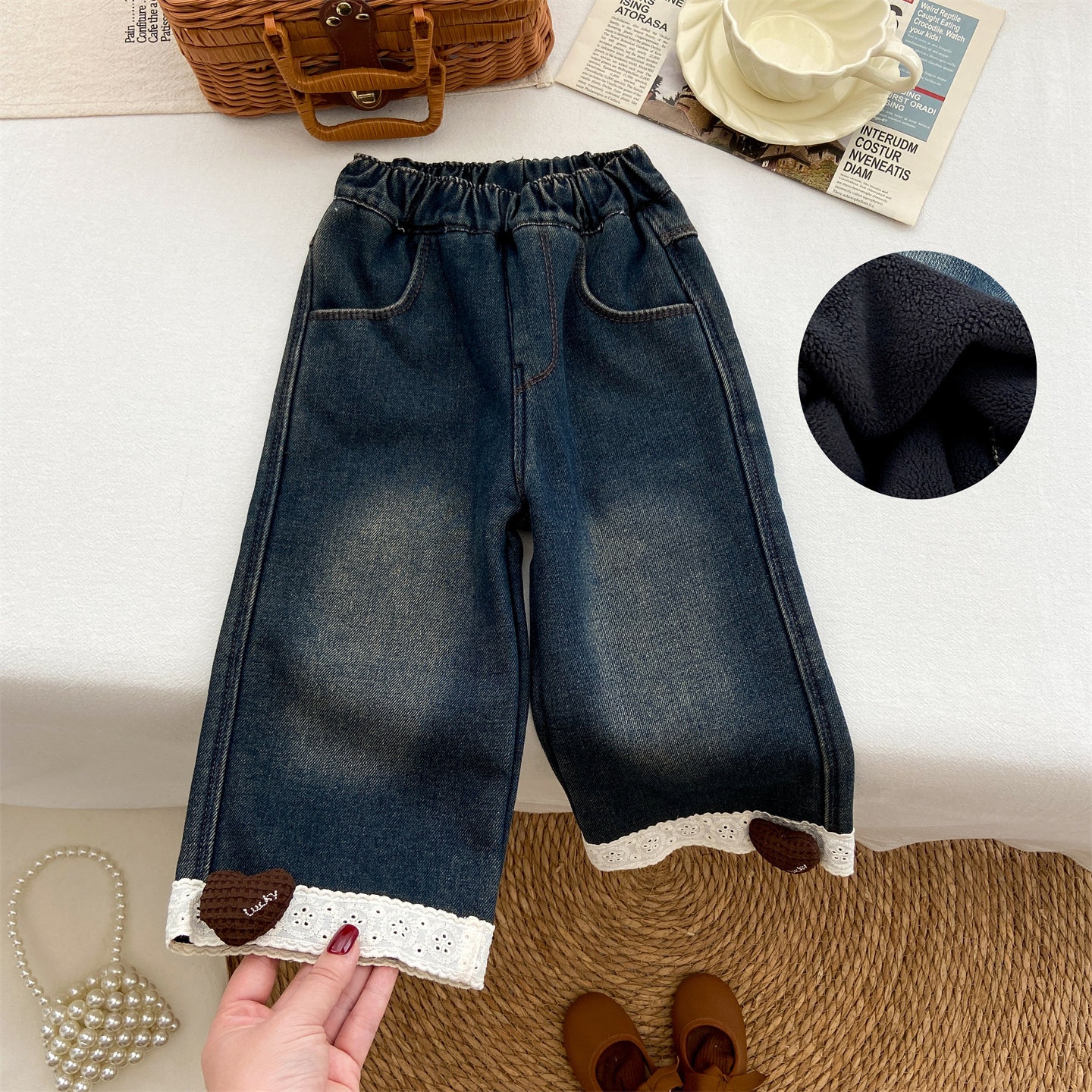 女童裤子加绒宝宝洋气秋冬季新款时尚直筒裤爱心花边牛仔裤长裤