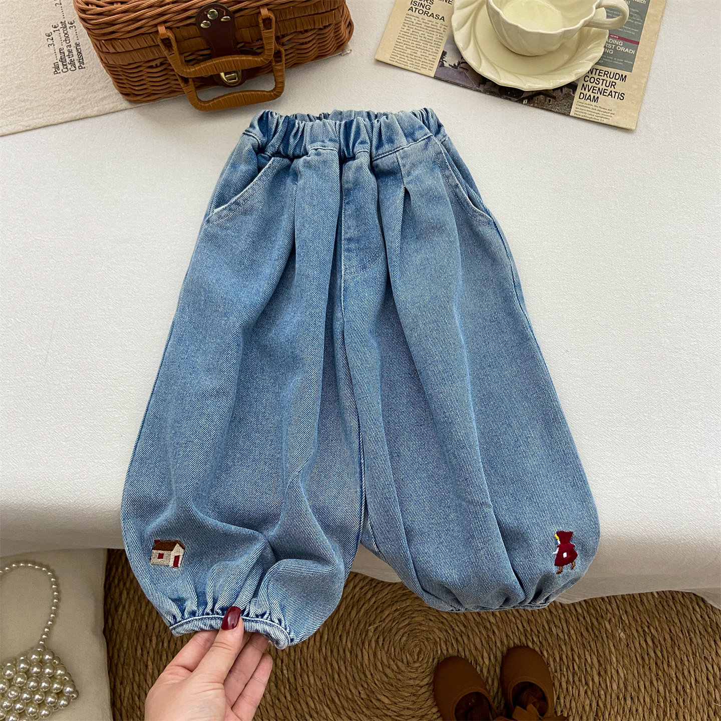 女童裤子春秋款2026新款春季韩系灯笼裤时髦刺绣收口牛仔裤长裤潮