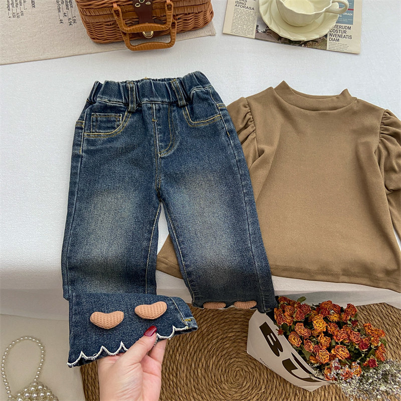 女童牛仔裤春款喇叭裤宝宝春秋季洋气时髦爱心长裤修身弹力裤子潮