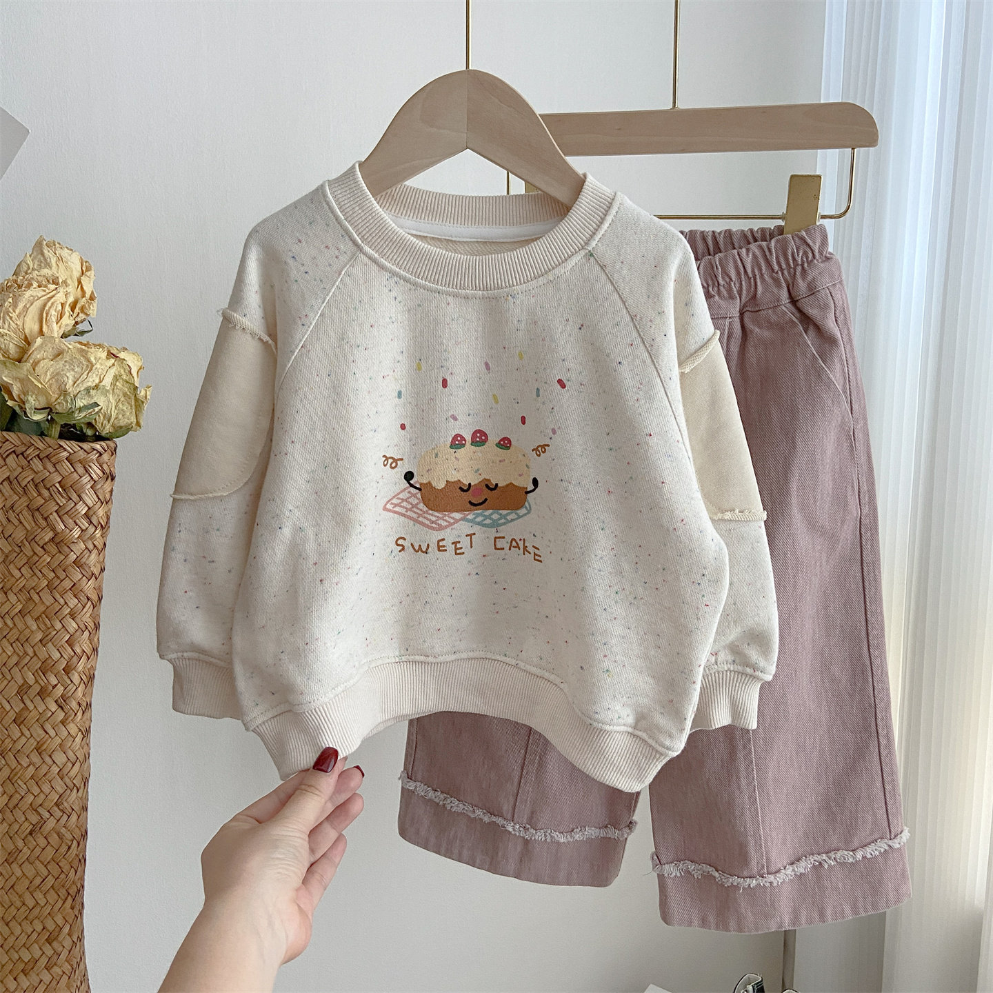 女童卫衣2026新款宝宝春秋季洋气圆领时尚长袖休闲上衣柔软春装潮