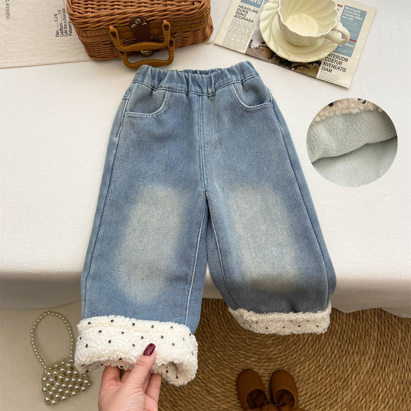 女童加绒裤子2025新款冬季洋气时尚直筒裤圆点翻边羊羔毛牛仔裤潮