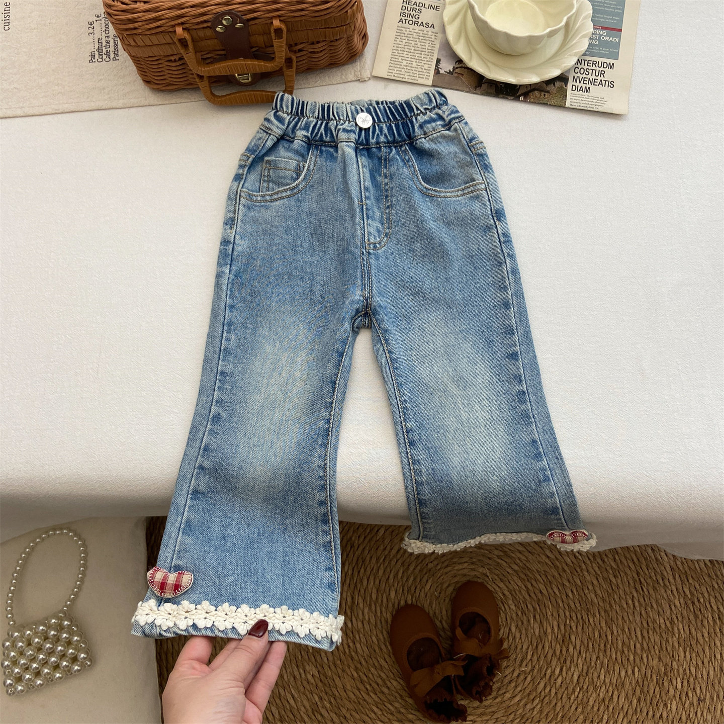 女童牛仔裤春季喇叭裤洋气时髦爱心春秋长裤时尚弹力蕾丝边裤子潮