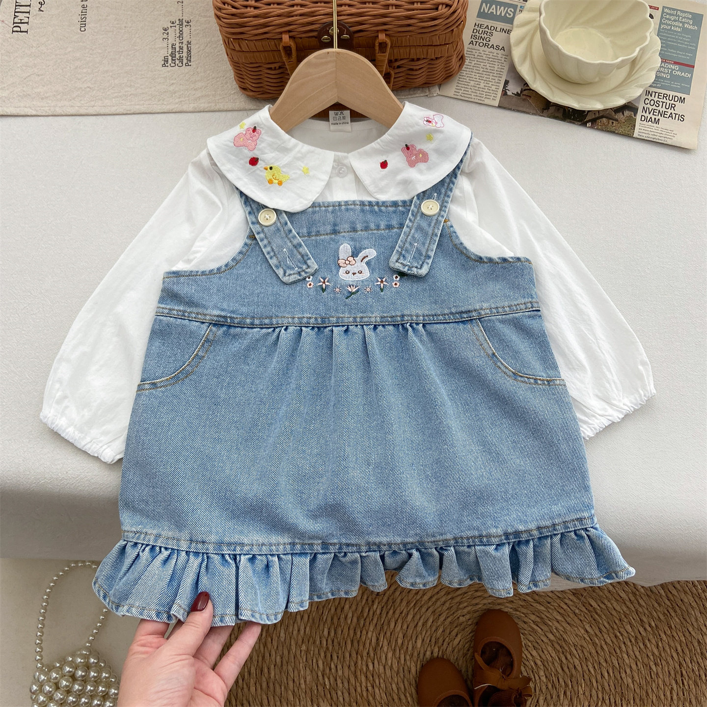 女童套装春装新款宝宝韩系洋气白色翻领长袖衬衫刺绣牛仔裙背带裙