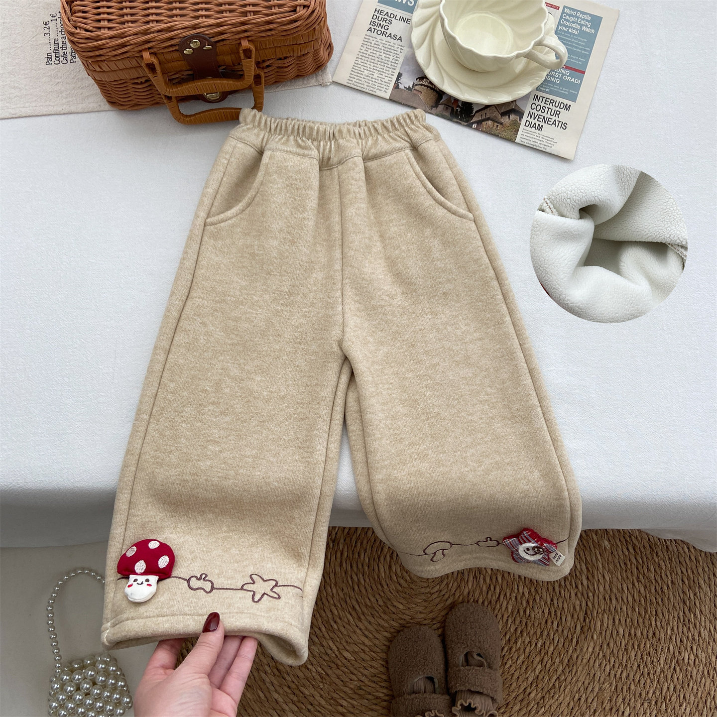 女童秋冬季新款洋气宝宝直筒裤长裤加绒阔腿裤刺绣蘑菇宽松裤子潮