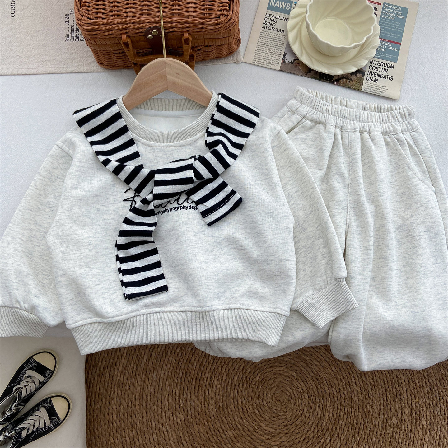 女童春装套装2026新款时髦洋气宝宝韩系刺绣条纹披肩卫衣长裤卫裤