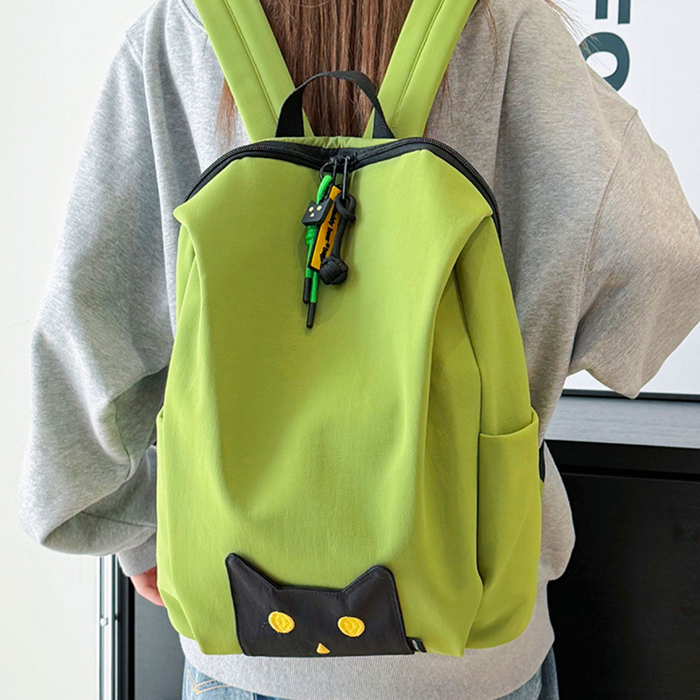 可爱猫咪牛油果绿双肩包女轻便通勤大学生书包日常休闲旅行背包潮