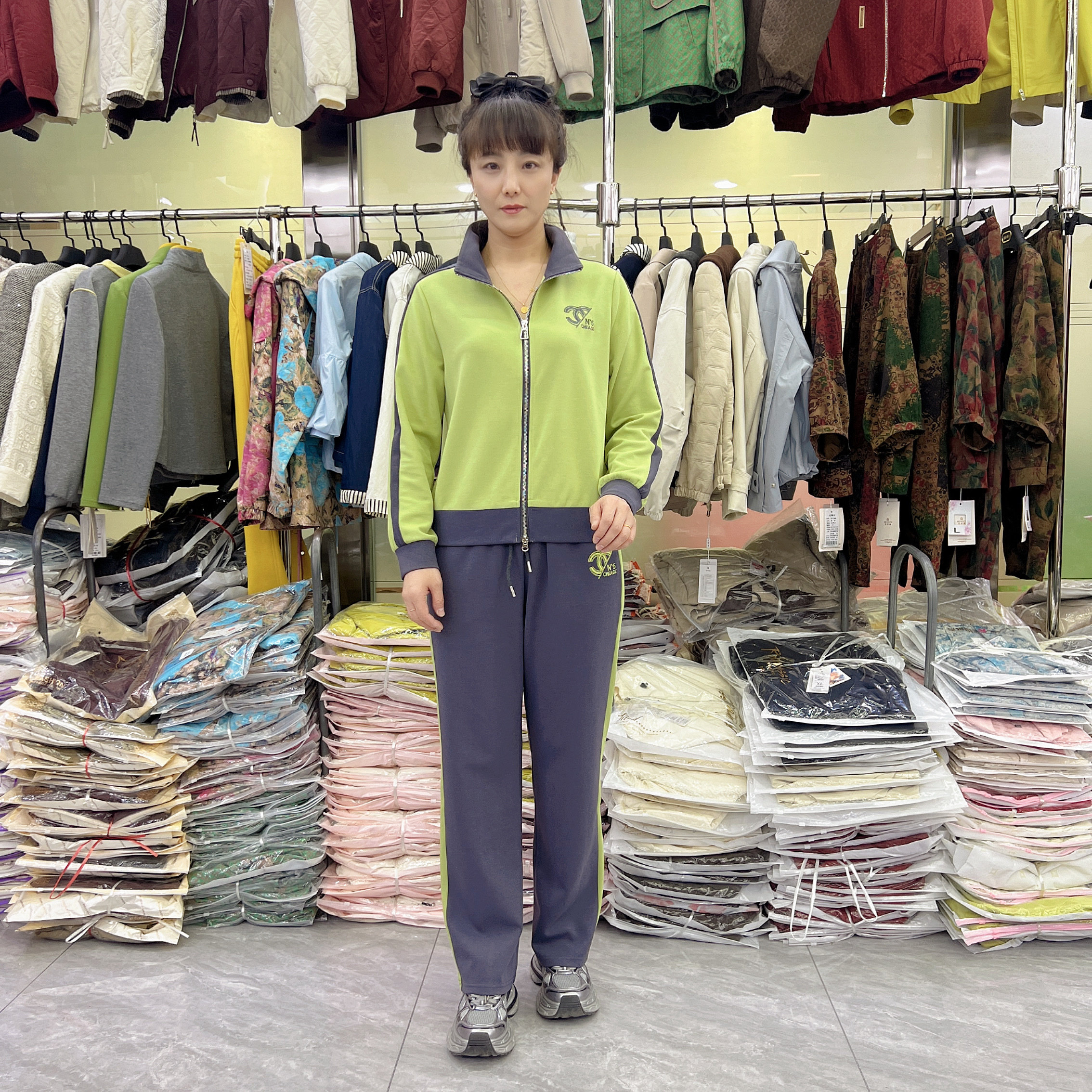 ��ɫ L �̳�ͬ��2025���＾�¿�ʱ������ٴ���������װ�����˶�������Ů