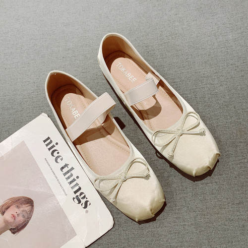 一字带复古方头舒适软底豆豆鞋女