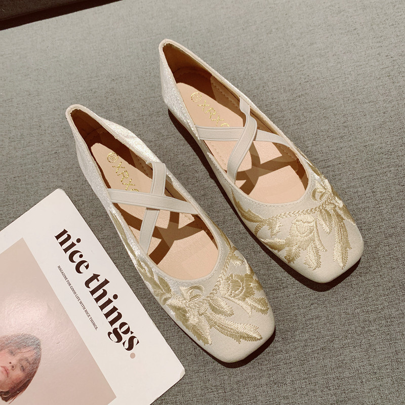 弹力交叉带国风刺绣低跟单鞋女2025年新款复古方头软底工作瓢鞋