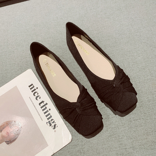 方头单鞋 法式 新款 蝴蝶结浅口瓢鞋 有大码 女黑色豆豆鞋 2026春季