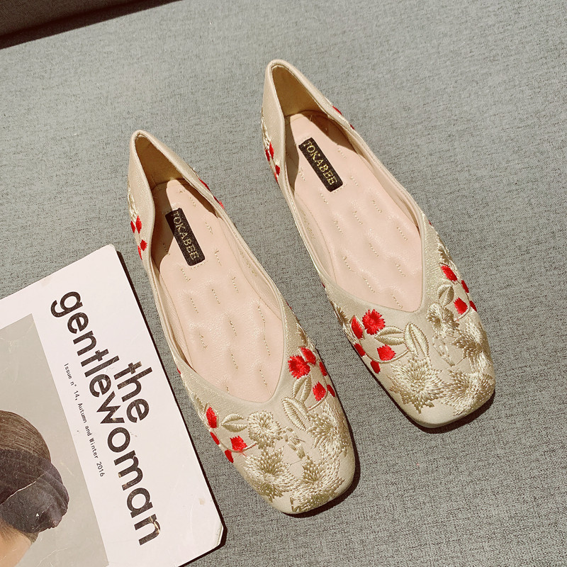 2025年新款春夏平底刺绣单鞋女中式古风汉服鞋方头平跟绣花豆豆鞋