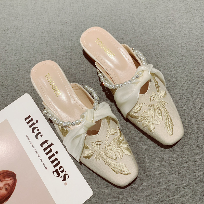 国风刺绣布面水钻珍珠包头拖鞋女