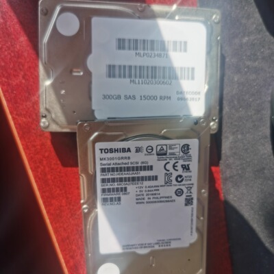 服务器硬盘300GSAS15K2.5东芝