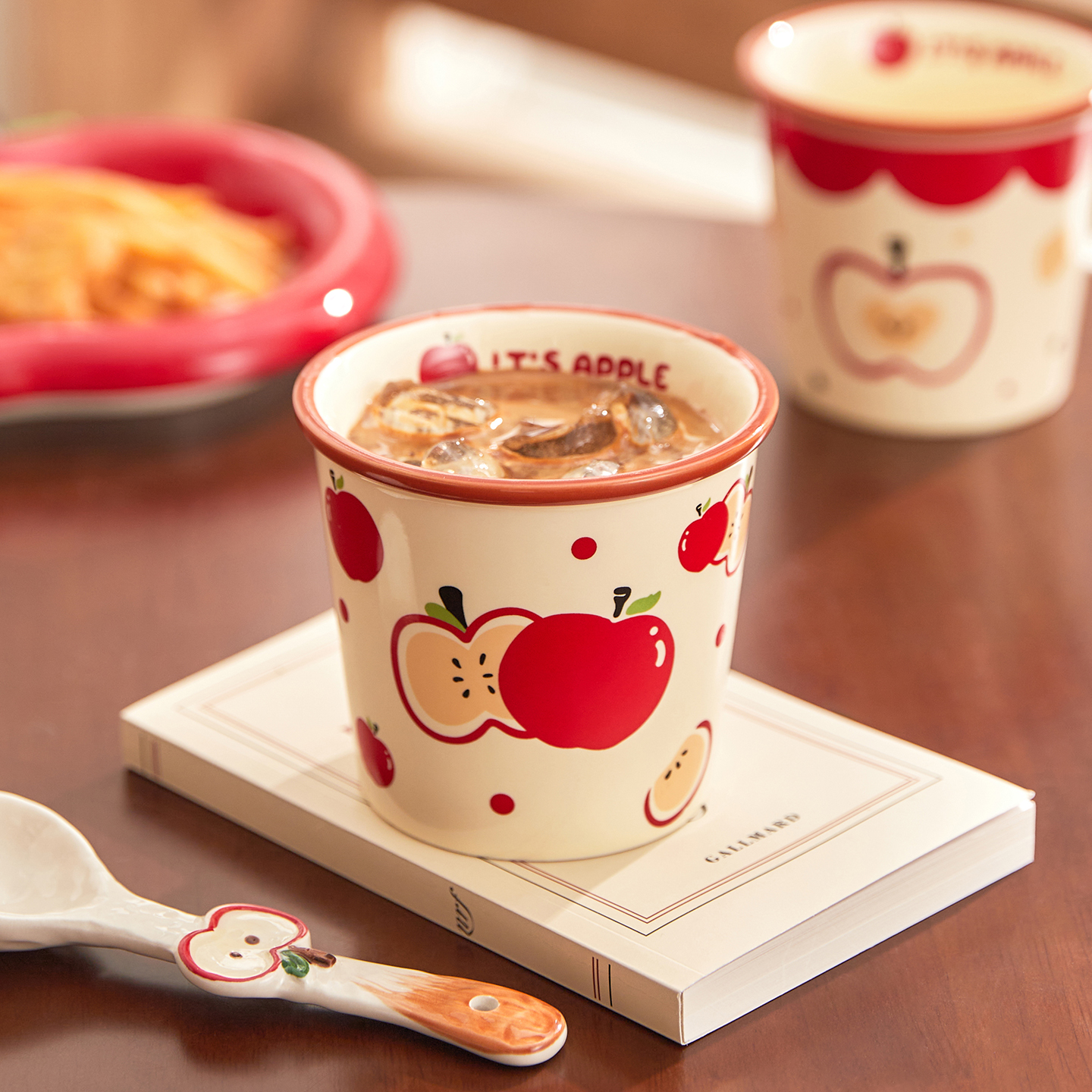 高颜值可爱苹果手握咖啡杯马克杯