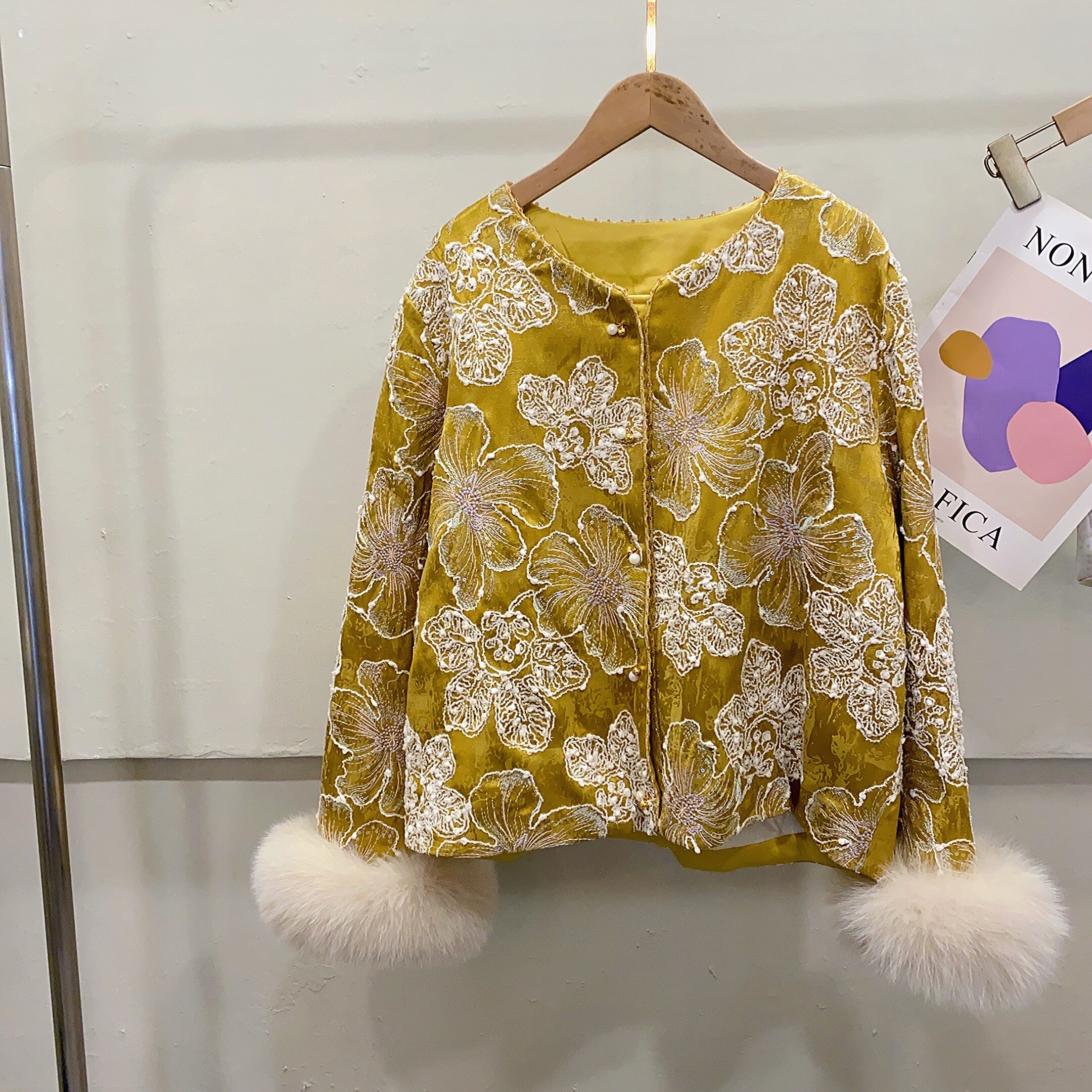 新中式羽绒服女冬季2025新款贵气感刺绣亮片钉珠轻奢狐狸毛厚外套