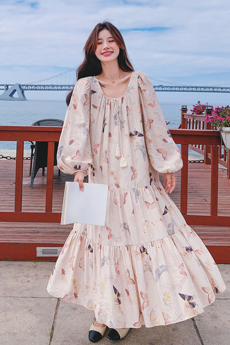 今年流行蝴蝶印花连衣裙女2024早秋新款松弛感宽松气质度假风长裙,女装连衣裙,2C069