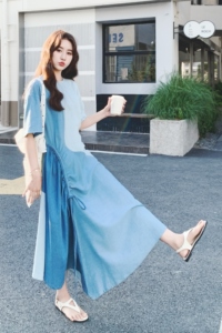 蓝色牛仔拼接连衣裙女2025年夏季新款设计感独特超好看不规则长裙图片