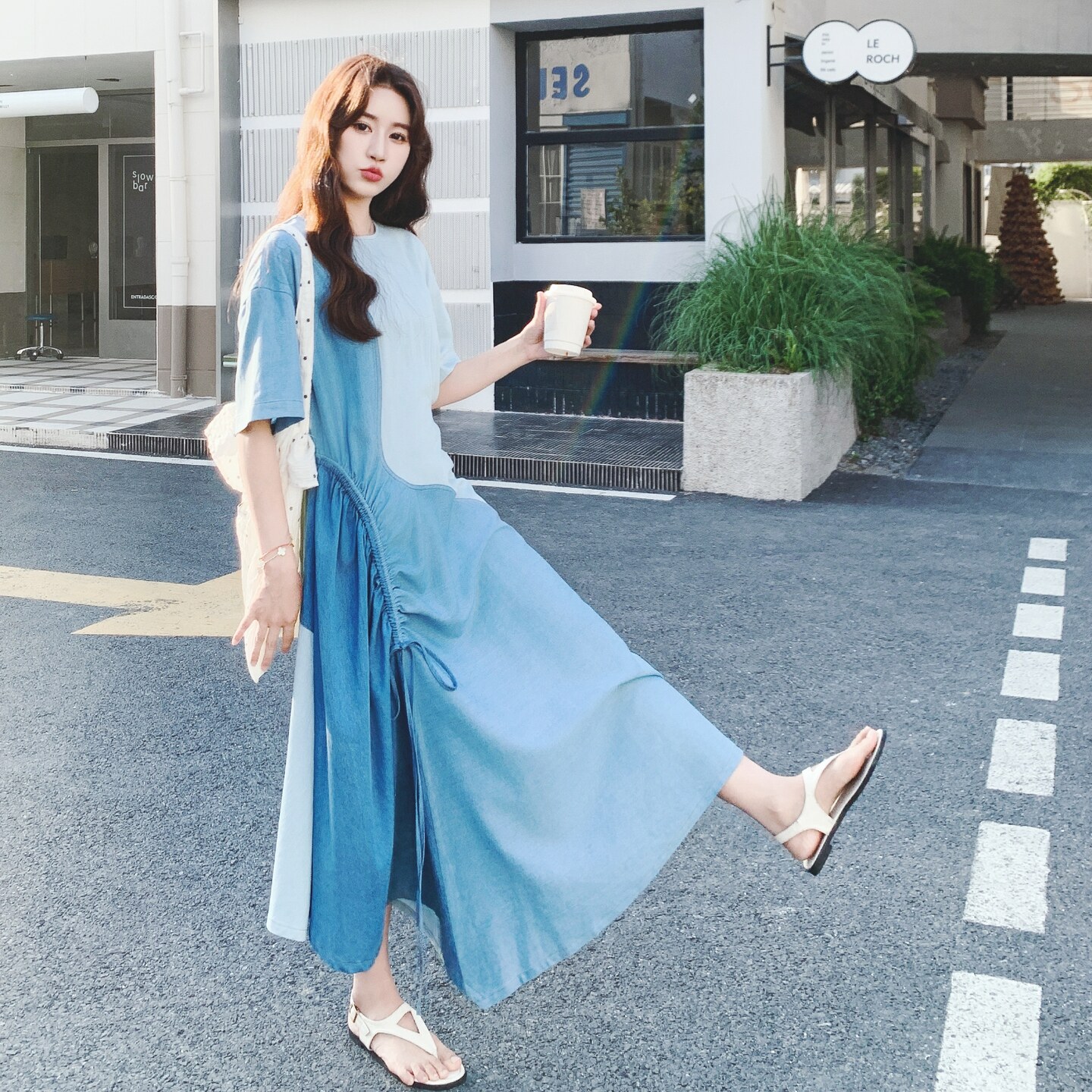 蓝色牛仔拼接连衣裙女2025年夏季新款设计感独特超好看不规则长裙,女装连衣裙,2C069
