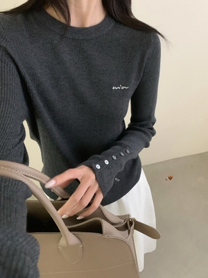 圆领小众简约字母刺绣毛衣