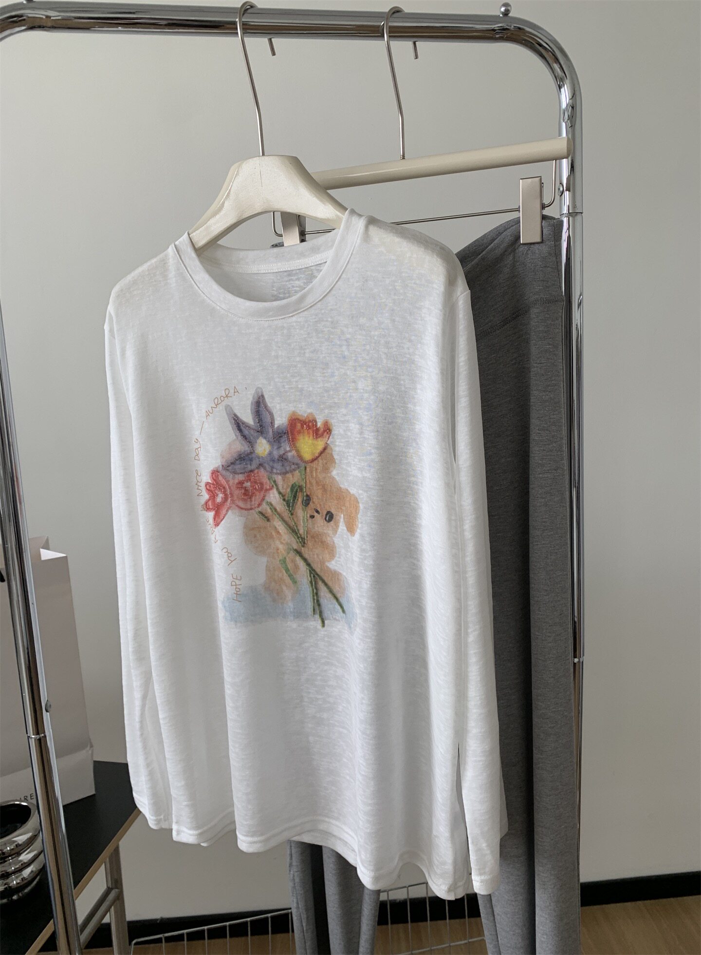 70%莱赛尔）egg韩国东大门 花朵刺绣圆领宽松长袖T恤上衣防晒衣