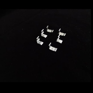 卡扣垂直玻璃卡子大小紧固板桥大号支架电缆水管桥架盖板卡