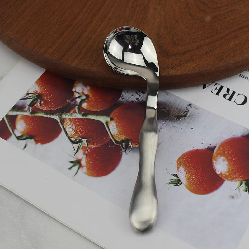 轻便宝宝学吃饭训练歪头勺子不锈钢勺头加深中空磨砂手柄握感舒适