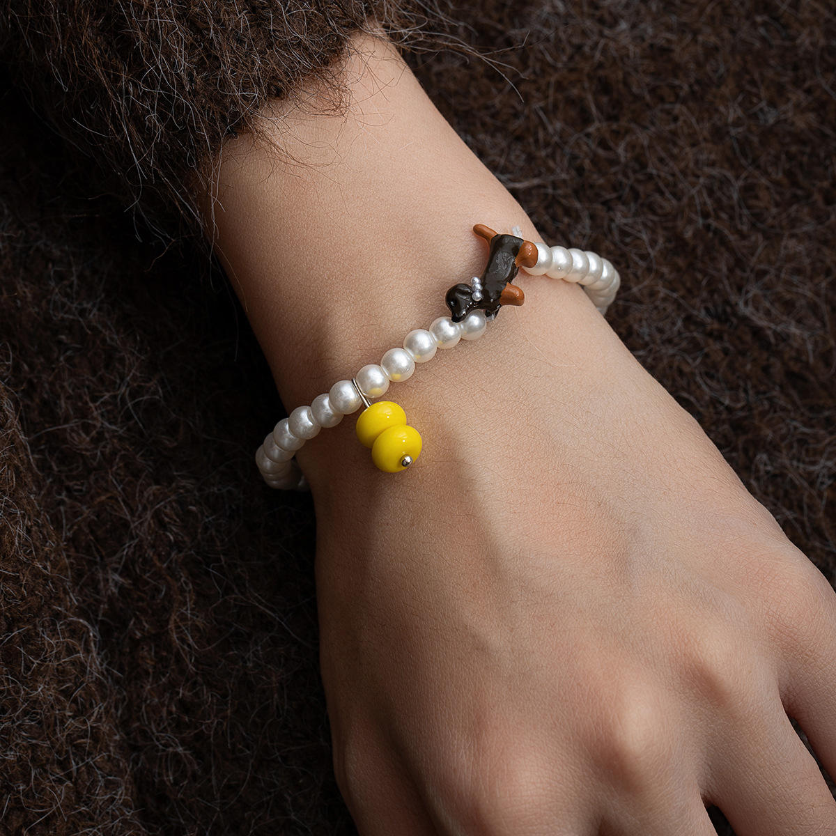 韩系复古可爱卡通腊肠小狗珍珠手串小众简约百搭设计感ins风手链