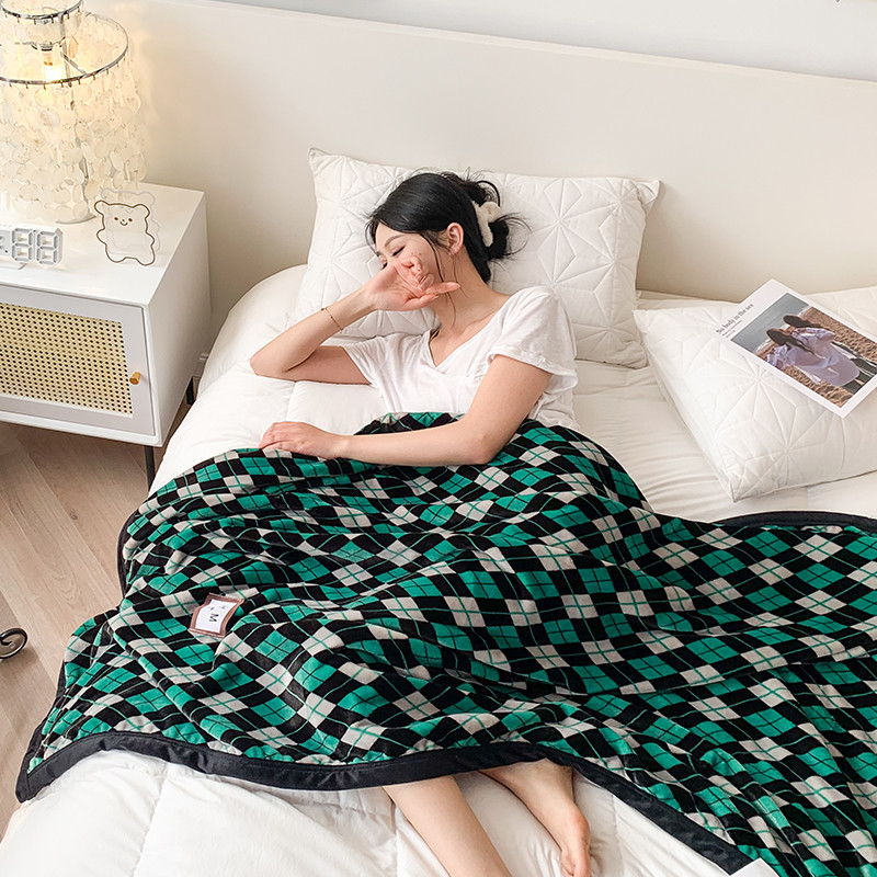 56pc车上用的薄款被子毛毯办公室午睡便携夏季沙发法兰绒毯简约小