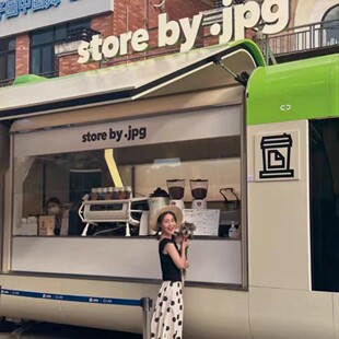 飞翼网红餐车商业街商用打卡拍照鸥翼门四轮牵引厂家直销汽车餐厅