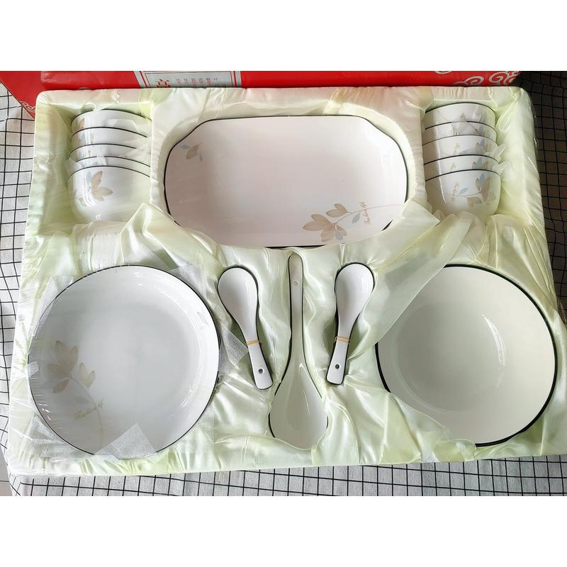 新款高档33头精品陶瓷餐具套装礼品碗碟盘勺陶瓷结婚自用送礼搬家