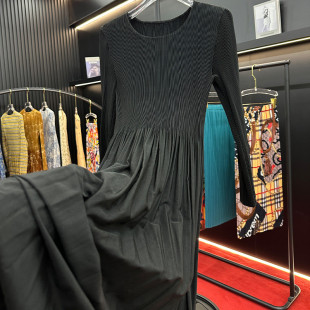 三宅新款 连衣裙显气质高端妈妈褶皱裙女 纯黑色高级感长袖