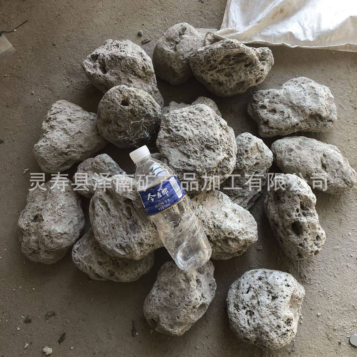 热销厂家批发鱼缸造景用悬浮石阿凡水草缸达造景兰花多肉用各种规,鲜花速递/花卉仿真/绿植园艺,其它园艺用品,淘宝优惠券,粉丝福利购,淘宝优惠卷